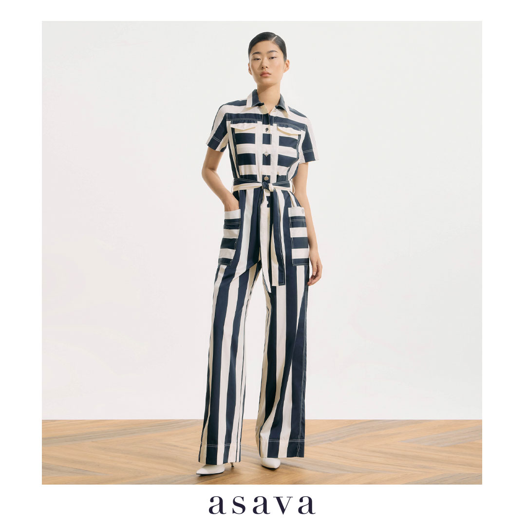 [asava ss25] Marlowe Striped Jumpsuit จั๊มสูทผู้หญิง แขนสั้น แต่งกระดุมหน้า แต่งกระเป๋าที่อก กระเป๋าและกระดุมข้าง แต่งคาดเข็มขัด ผ้าลายทาง ราคา 18,000 บาท*ส่งฟรี