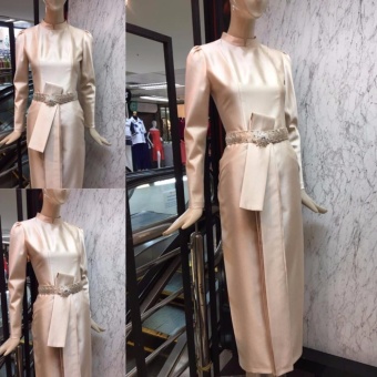 Dokpikul-ชุดไทยบรมพิมานแบบดั้งเดิม ใส่ออกงาน ต่างๆ งานแต่ง งานบวชงานมงคล พระราชพิธี - สีทองครีม Dokpikul-ชุดไทยบรมพิมานแบบดั้งเดิม ใส่ออกงาน ต่างๆ งานแต่ง งานบวชงานมงคล พระราชพิธี - สีทองครีม