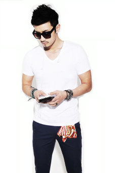 All about Fashionista Slim Fit T-Shirt เสื้อยืด คอวี แขนสั้น ทรงเข้ารูป - สีขาว All about Fashionista Slim Fit T-Shirt เสื้อยืด คอวี แขนสั้น ทรงเข้ารูป - สีขาว