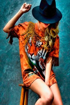 PENNY & THE RICCI มินิเดรสหรือเสื้อตัวยาวลายเสือ ปักเลื่อมและลูกปัดด้วยมือ (สีน้ำตาลอ่อน) PENNY & THE RICCI มินิเดรสหรือเสื้อตัวยาวลายเสือ ปักเลื่อมและลูกปัดด้วยมือ (สีน้ำตาลอ่อน)