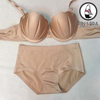 Pinbra เซ็ตชุดชั้นในทรงเปลือยหอย + กางเกงในไร้ตะเข็บ - Cream Pinbra เซ็ตชุดชั้นในทรงเปลือยหอย + กางเกงในไร้ตะเข็บ - Cream