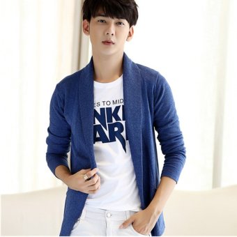 คนเปิดหน้าปกเสื้อสเวตเตอร์ถักสีน้ำเงิน คนเปิดหน้าปกเสื้อสเวตเตอร์ถักสีน้ำเงิน
