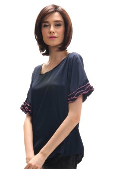 All about Fashionista เสื้อคอกลม ตัวกว้าง แต่งผ้าเย็บขอบย่นที่ปลายแขน - สีกรมท่า All about Fashionista เสื้อคอกลม ตัวกว้าง แต่งผ้าเย็บขอบย่นที่ปลายแขน - สีกรมท่า