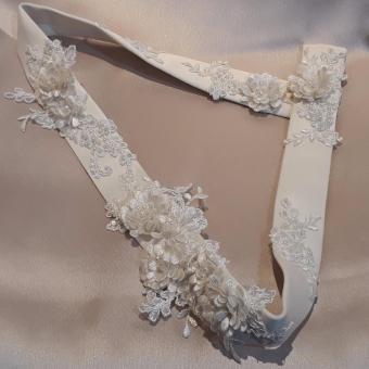 France lace belt : เข็มขัดปักลูกไม้ฝรั่งเศสสีขาวงาช้าง France lace belt : เข็มขัดปักลูกไม้ฝรั่งเศสสีขาวงาช้าง