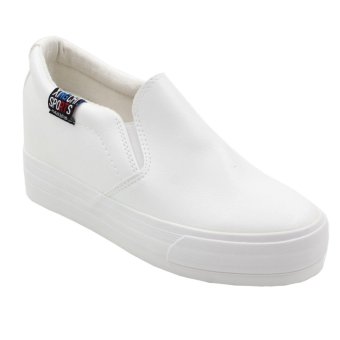 Air Move รองเท้าแฟชั่นเสริมส้น (สูงสามนิ้ว) ผู้หญิง รุ่น R16 (White) Air Move รองเท้าแฟชั่นเสริมส้น (สูงสามนิ้ว) ผู้หญิง รุ่น R16 (White)