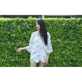 เสื้อคลุมสตรี ลายดอกไม้ สีขาว เสื้อคลุมสตรี ลายดอกไม้ สีขาว