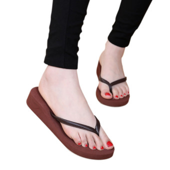 คนเดือนร้อนกันลื่น flip flops ระหว่างส้นเท้าสีน้ำตาล คนเดือนร้อนกันลื่น flip flops ระหว่างส้นเท้าสีน้ำตาล