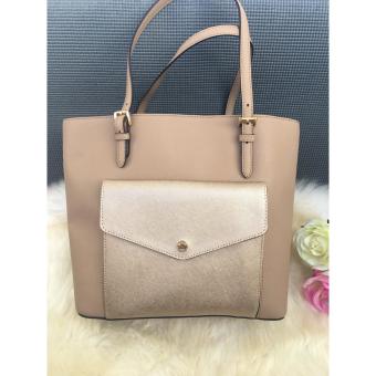 เปรียบเทียบราคา MK Jet setกระเป๋าสะพายสีครีมหนังทั้งใบ New MichaelKors JET SET Large Saffiano Pocket Multifunction Tote in Pearl greyBallet รีวิว MK Jet setกระเป๋าสะพายสีครีมหนังทั้งใบ New MichaelKors JET SET Large Saffiano Pocket Multifunction Tote in Pearl greyBallet