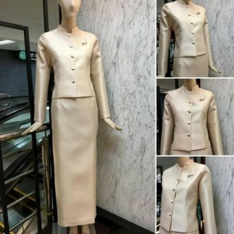 Papada Shop-ชุดผ้าไหมไทยจิตรลดา ชุดงานบวช งานมงคล งานแต่งไทยจิตรลดา บ่าเรียบ หรู ดูดีสุดๆ - สีทอง Papada Shop-ชุดผ้าไหมไทยจิตรลดา ชุดงานบวช งานมงคล งานแต่งไทยจิตรลดา บ่าเรียบ หรู ดูดีสุดๆ - สีทอง