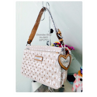 กระเป๋าถือหรือสะพายสีน้ำตาลอ่อนประดับคริสตัล Parlontis Bag กระเป๋าถือหรือสะพายสีน้ำตาลอ่อนประดับคริสตัล Parlontis Bag