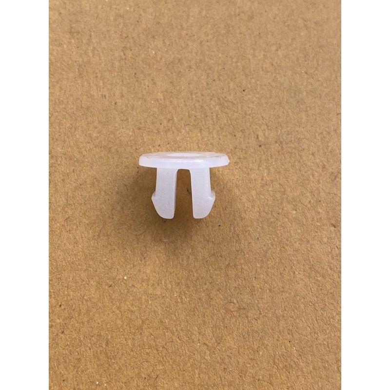 พลาสติกกิ้บล็อคไฟท้าย ISUZU DMAX OEM อย่างดี ราคา 16 บาท*ส่งฟรี