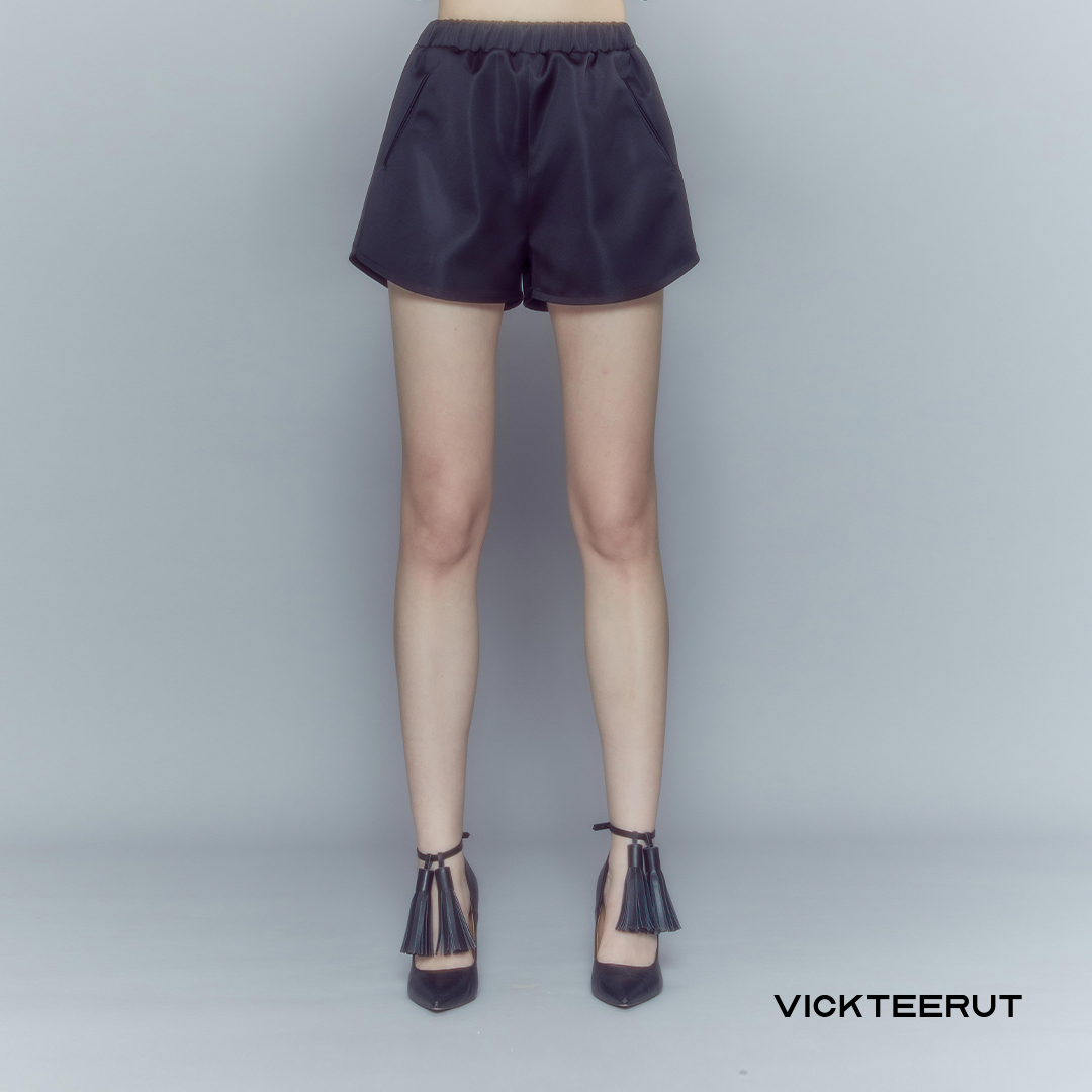 VICKTEERUT (ราคาปกติ 5,650-.) Shorts with Elastic Waistband กางเกงขาสั้น ขอบเอว ยางยืด ราคา 2,260 บาท*ส่งฟรี