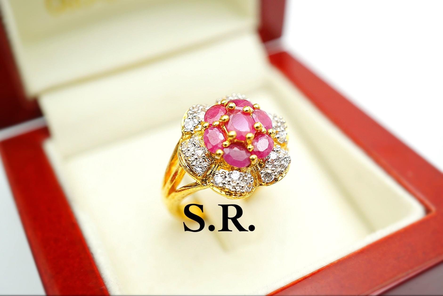 S.R. แหวนทองพลอยทับทิมแท้ น้ำหนักพลอยรวม 1.09 กะรัต เพชรเม็ดละ 3 ตังค์ น้ำขาวสวยไฟดีพร้อมใบรับรองสินค้า เคลือบทองคำแท้100% ราคา 3,467 บาท*ส่งฟรี