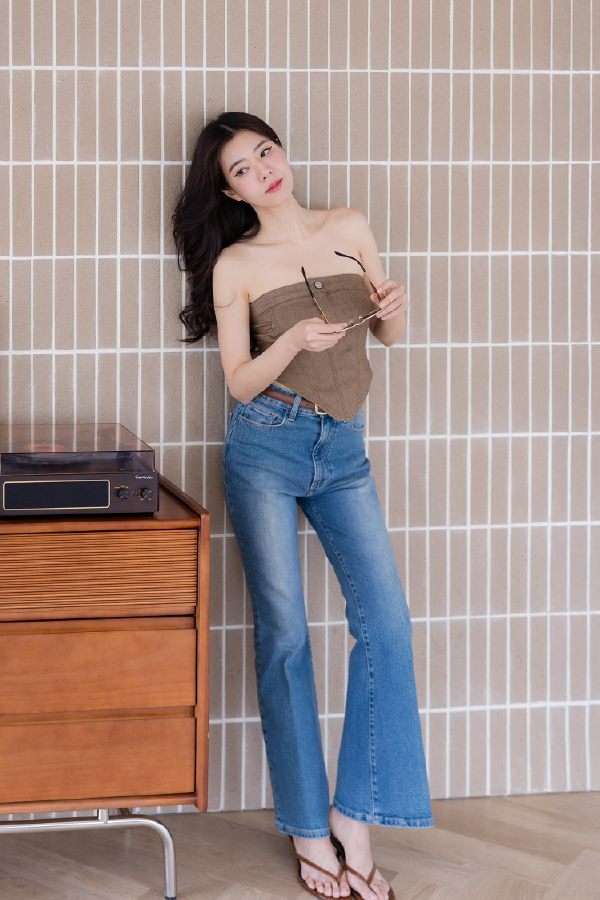 Genedenim High-Waisted Cropped Pants, Pony Model ราคา 1,890 บาท*ส่งฟรี