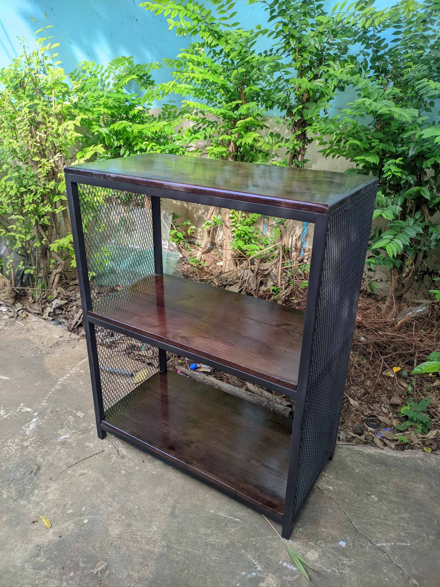 Ironservice: 3 tier shelves, wood floor, side grating, stainless steel frame ราคา 2,170 บาท*ส่งฟรี