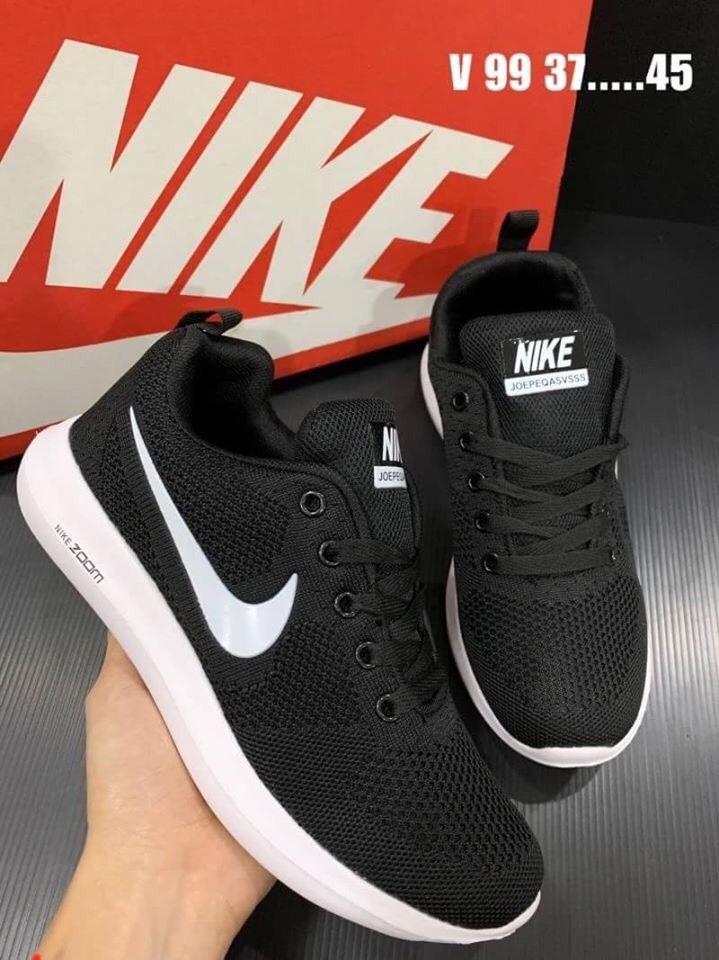 รองเท้าผ้าใบ Nike zoom x