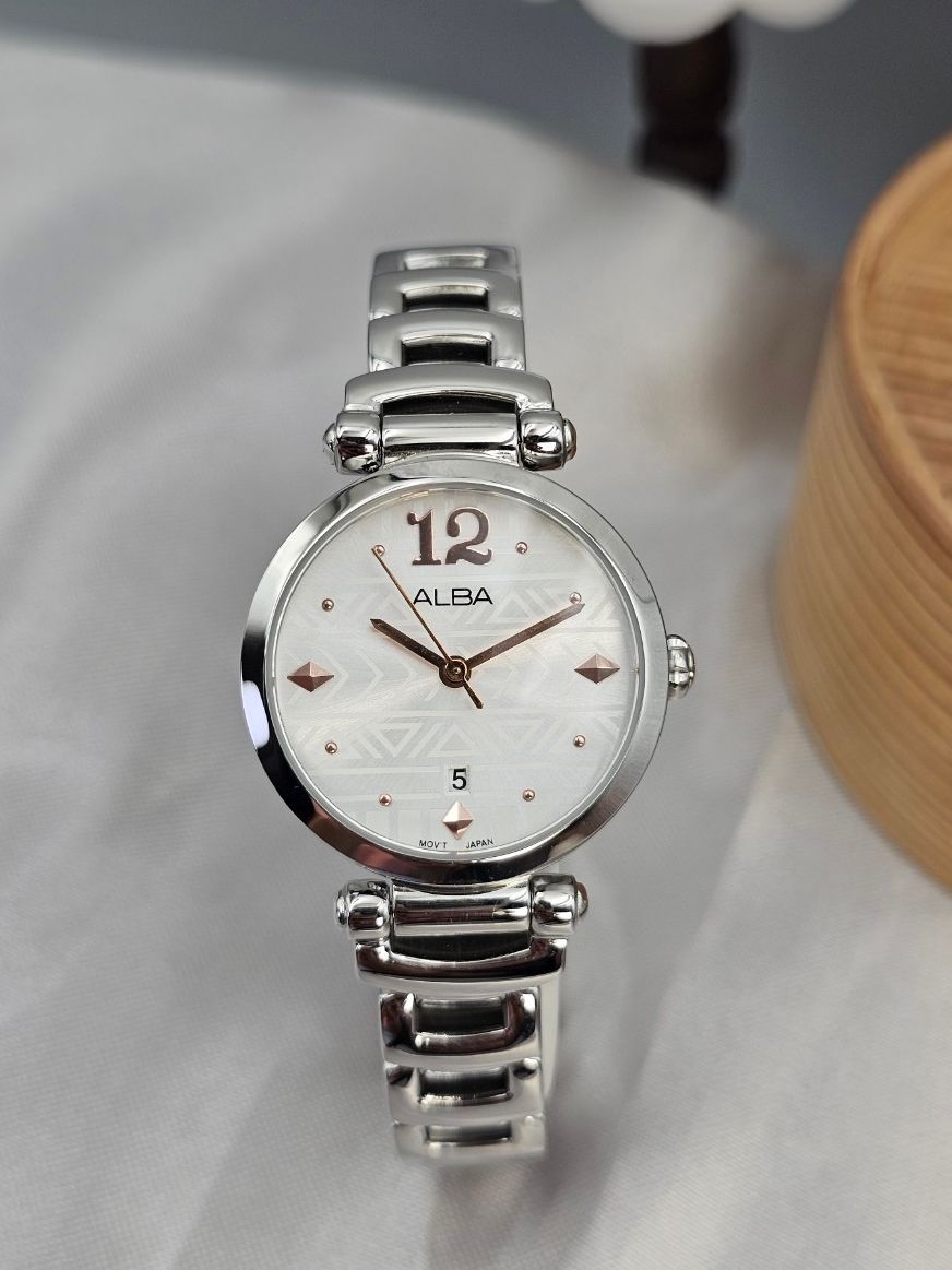 Alba Japan Model Ah7M67X1 Women's Wristwatch, Quartz System, White Dial-Patterned Dial, Box-1 Year Warranty Card. ราคา 3,150 บาท*ส่งฟรี
