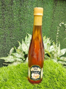 สินค้า น้ำผึ้งป่าเดือนห้า ขวดพลาสติกทรงไวน์ ตราลิซ่า ขนาด 1000 กรัม 1 ขวด