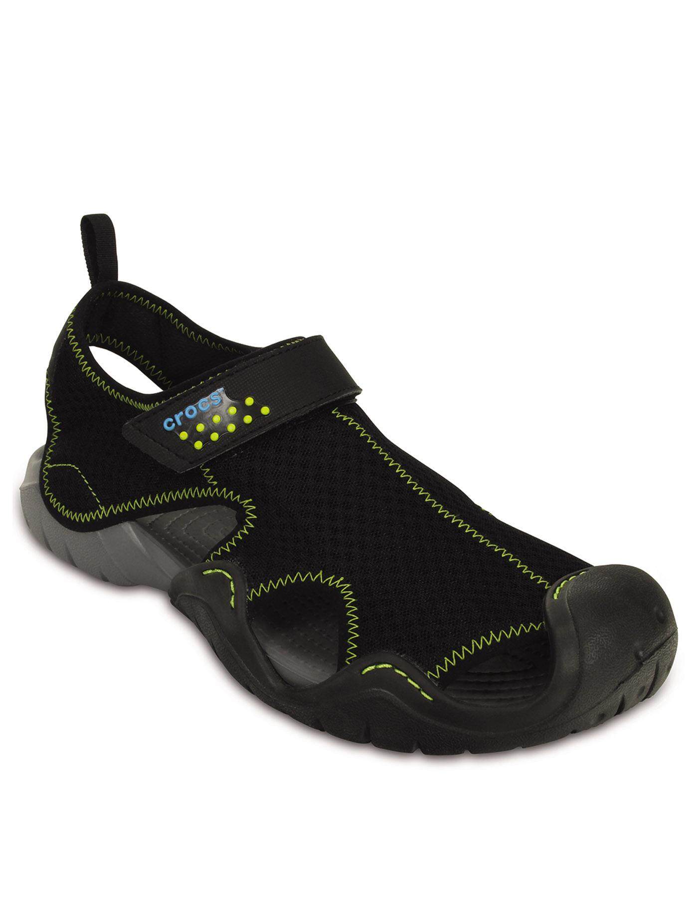 CROCS รองเท้าลำลองผู้ชาย Swiftwater Sandal ไซส์ M11 สีดำ-ชาร์โคล