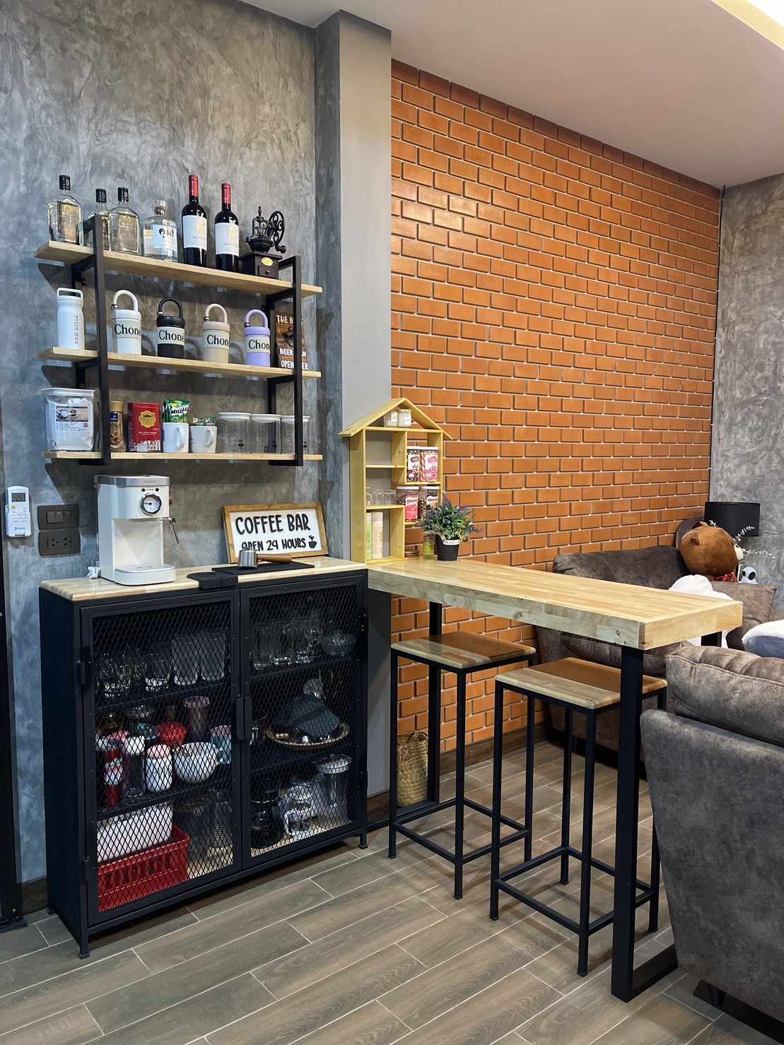IRONSERVICE : โต๊ะบาร์ ทานข้าว กาแฟ มีเก้าอี้ : " โครงเหล็กใช้เป็นเหล็กกันสนิม ตกแต่งบ้าน ห้องนั้งเล่น ห้องรับแขกสวยงาม...." (จัดส่งรวดเร็ว) ราคา 380 บาท*ส่งฟรี