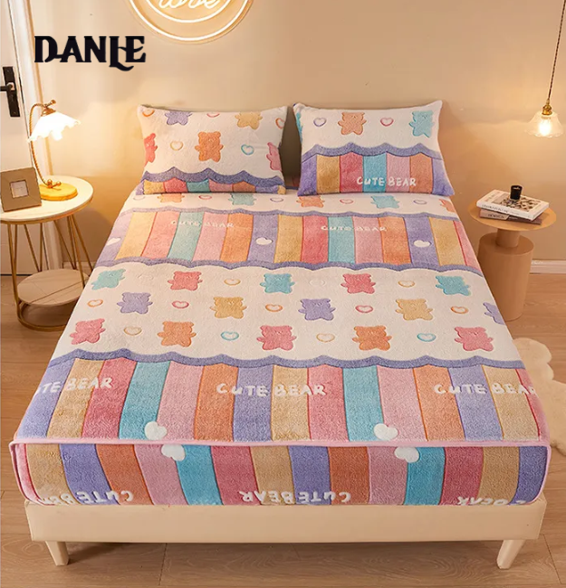 Winter Snowflake Bed Fluff Single Piece Milk Fleece Thickened Non-slip Coral Fleece Protective Cover Flannel Bedspread ราคา 476 บาท*ส่งฟรี