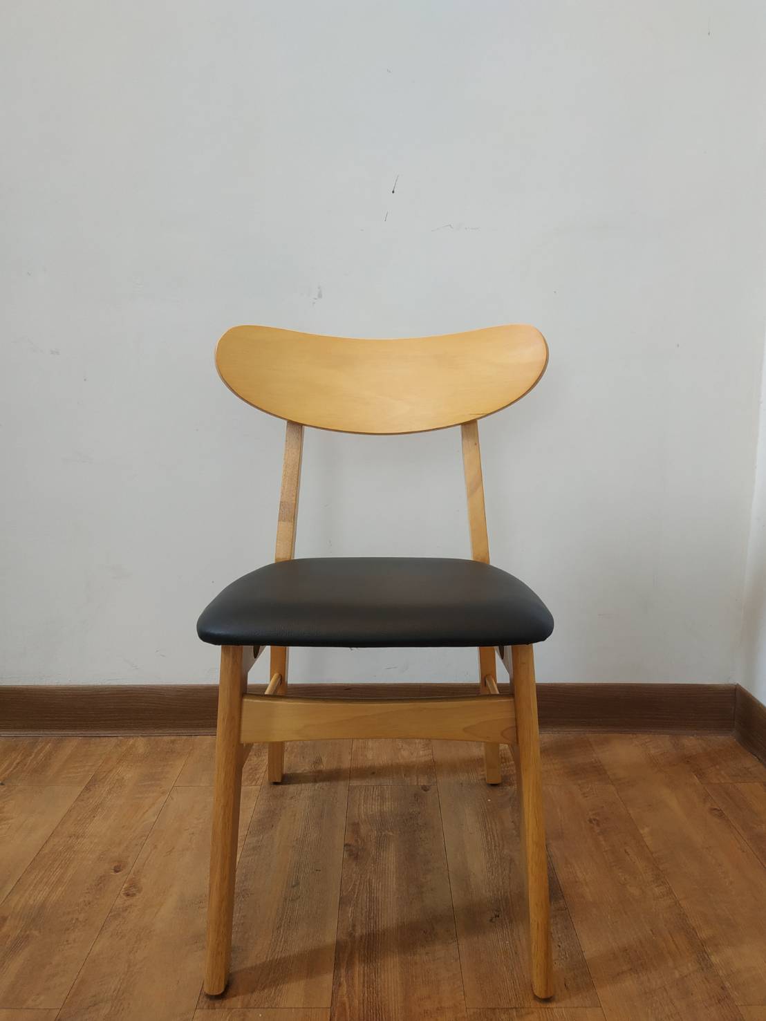 CH23-001 dining chair wooden backrest Pu cushion black minimalist style ราคา 2,550 บาท*ส่งฟรี