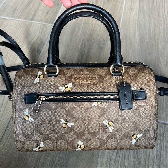 กระเป๋าสะพาย โค้ชของแท้ ราคา 6,990 บาท*ส่งฟรี