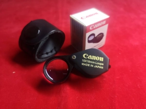 ภาพหน้าปกสินค้ากล้องส่องพระ/ส่องเพรช Canon สีดำ เลนส์แก้วสองชั้น 10x18mm แถมฟรีซองหนังวัวแท้ตรงรุ่น ที่เกี่ยวข้อง