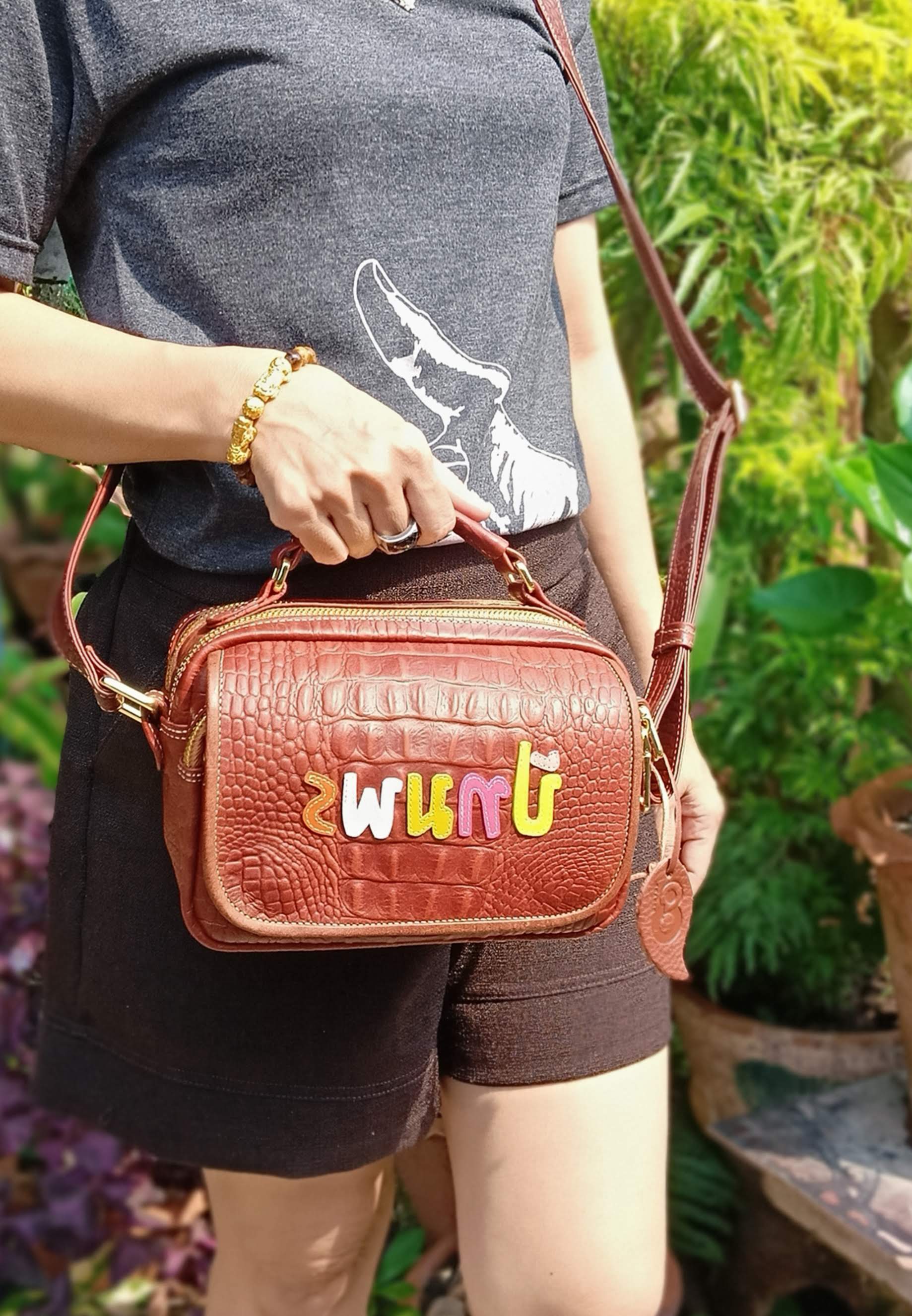 GPBAGS กระเป๋าสะพายหนังชามัวส์ N293-05 ขนาด 9 นิ้ว กระเป๋าหนังแท้ กระเป๋าเดินทาง กระเป๋าสะพายข้าง ราคา 2,600 บาท*ส่งฟรี