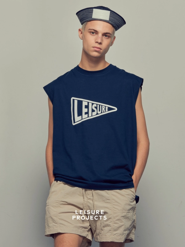 ราคาและรีวิว(LEISURE PROJECTS)CLASSIC LEISURE BIG FLAG SLEEVELESSS T-SHIRT เสื้อยืดเเขนกุด ทรง oversize พิมพ์ลายด้านหน้าโลโก้ธง Leisure 100% cotton