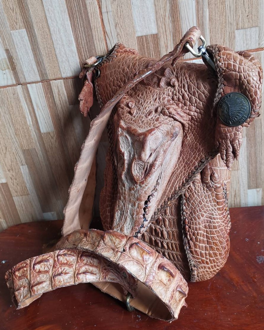 CROCODILE กระเป๋าสะพายรุ่นหัวจระเข้และกระดูกหนัง ราคา 7,500 บาท*ส่งฟรี