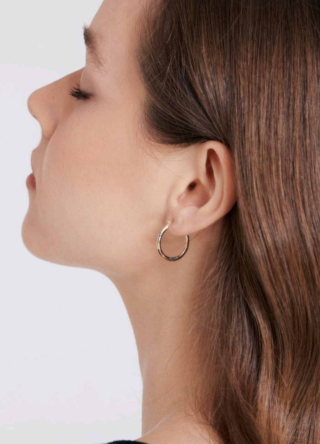 Nathalias NY Tri-Color Hoop Earrings with Diamond Cut Accents in 10k Gold 05074 ราคา 5,300 บาท*ส่งฟรี