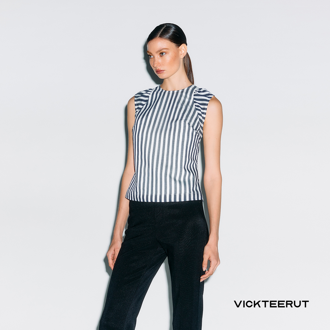 VICKTEERUT (ราคาปกติ 8,650-.) Re-Edition Sleeveless Stripe Blouse เสื้อแขนกุด ลายทาง ราคา 2,162 บาท*ส่งฟรี