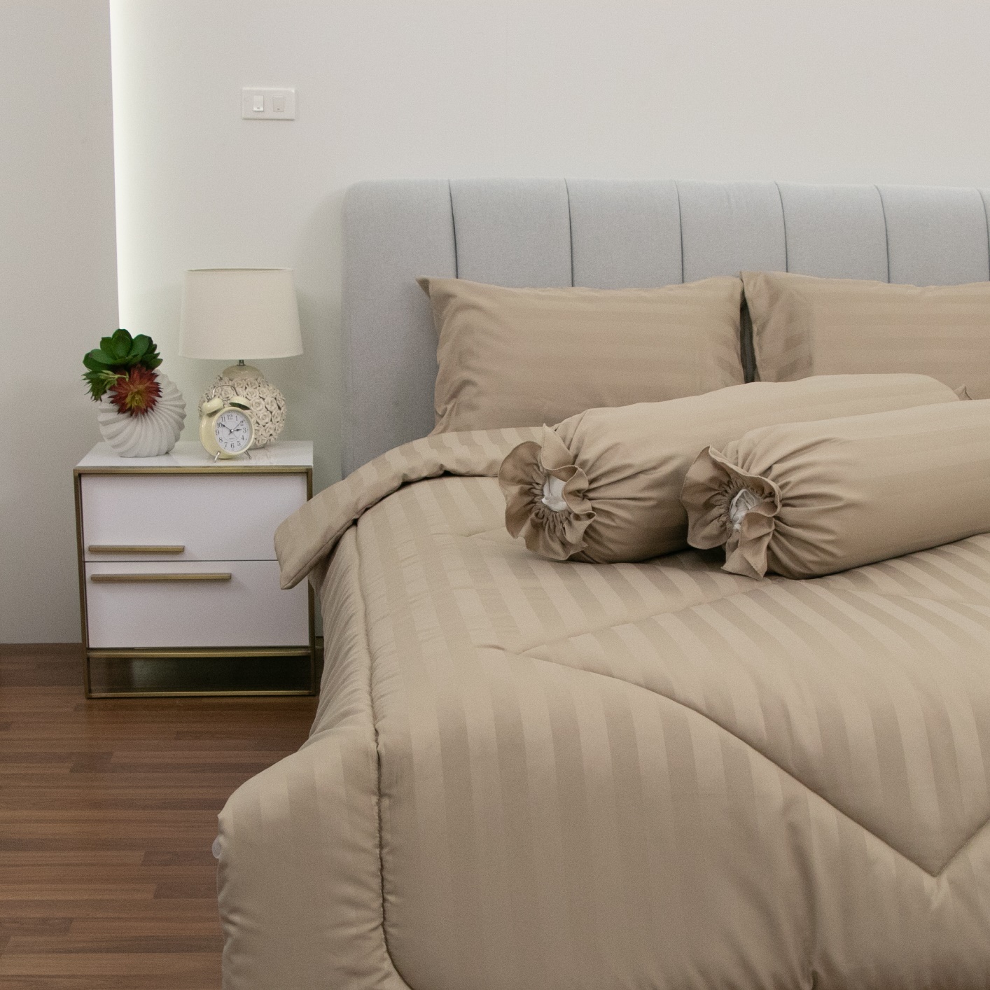 DARLING DELUXE ชุดผ้าปูและผ้าห่มนวมเย็บติด รุ่นไมโครไฟเบอร์ด็อบบี้ (Microfiber Dobby-Butterscotch) ราคา 575 บาท*ส่งฟรี