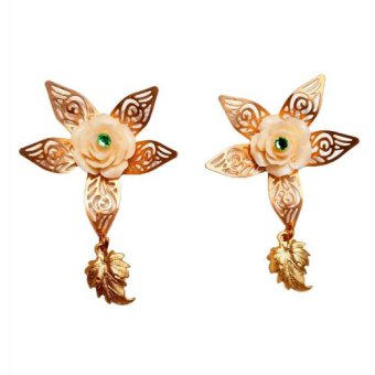 PENNY & THE RICCI ต่างหูแฮนเมดดอกไม้ชุบทอง 14K ประดับด้วยจี้ใบไม้ชุบทอง PENNY & THE RICCI ต่างหูแฮนเมดดอกไม้ชุบทอง 14K ประดับด้วยจี้ใบไม้ชุบทอง