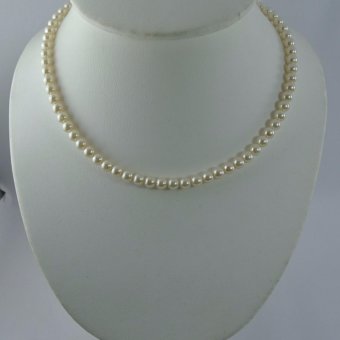 Pearl Jewelry สร้อยมุกแก้ว 6 มิล ยาว 40 ซม. Pearl Jewelry สร้อยมุกแก้ว 6 มิล ยาว 40 ซม.