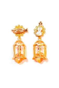 PENNY & THE RICCI ต่างหูเครื่องดนตรีห้อยจี้กรงทองชุบ 18k ประดับคริสตัสทรงหัวใจจาก swaroski PENNY & THE RICCI ต่างหูเครื่องดนตรีห้อยจี้กรงทองชุบ 18k ประดับคริสตัสทรงหัวใจจาก swaroski