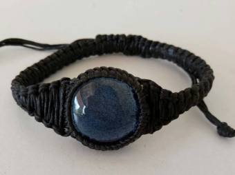 hindd สร้อยข้อมือไหลน้ำพี้ (สีน้ำเงิน) hindd สร้อยข้อมือไหลน้ำพี้ (สีน้ำเงิน)