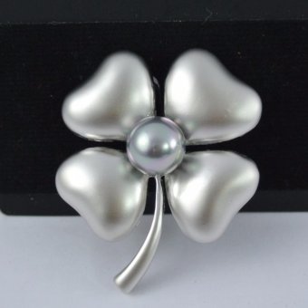 Pearl Jewelry เข็มกลัดติดชุดดำ ดอกไม้มุกดำ Pearl Jewelry เข็มกลัดติดชุดดำ ดอกไม้มุกดำ