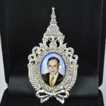 Pearl Jewelry เข็มกลัดในหลวง PK13 ทรงสูท ฉัตรเงิน งานช่างไทย Pearl Jewelry เข็มกลัดในหลวง PK13 ทรงสูท ฉัตรเงิน งานช่างไทย