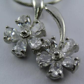 Pearl Jewelry สร้อยคอจี้ดอกไม้คู่ X Pearl Jewelry สร้อยคอจี้ดอกไม้คู่ X