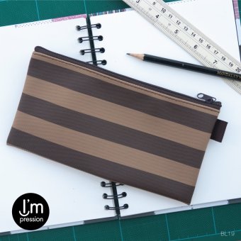 I'mpressionBag กระเป๋าใส่ดินสอ pencilbag ทรงแบน ซิปรูด ลายทาง แถบใหญ่ (น้ำตาล brown) I'mpressionBag กระเป๋าใส่ดินสอ pencilbag ทรงแบน ซิปรูด ลายทาง แถบใหญ่ (น้ำตาล brown)