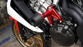Aero Crash Protectors CB650 / CBR650F Red กันล้มสำหรับ CB650 / CBR650F สีแดง Aero Crash Protectors CB650 / CBR650F Red กันล้มสำหรับ CB650 / CBR650F สีแดง
