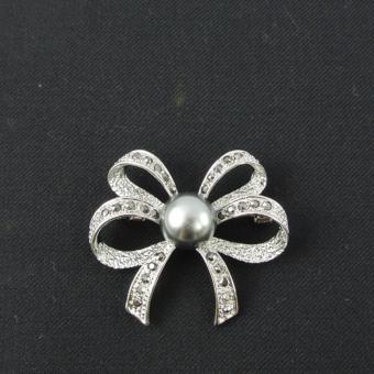 Pearl Jewelry เข็มกลัดโบว์มุกเทา แมกกาไซด์ Pin03 Pearl Jewelry เข็มกลัดโบว์มุกเทา แมกกาไซด์ Pin03