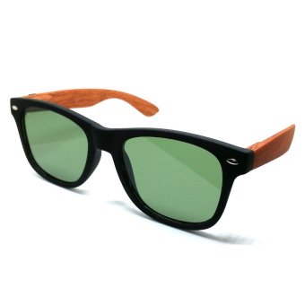 แว่นกันแดด แฟชั่น ทรง Wayfarer กรอบดำ ขาลายไม้ เลนส์สีเทา แว่นกันแดด แฟชั่น ทรง Wayfarer กรอบดำ ขาลายไม้ เลนส์สีเทา
