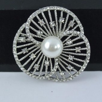 Pearl Jewelry เข็มกลัดติดชุดดำ Pearl Opera White Pearl Jewelry เข็มกลัดติดชุดดำ Pearl Opera White