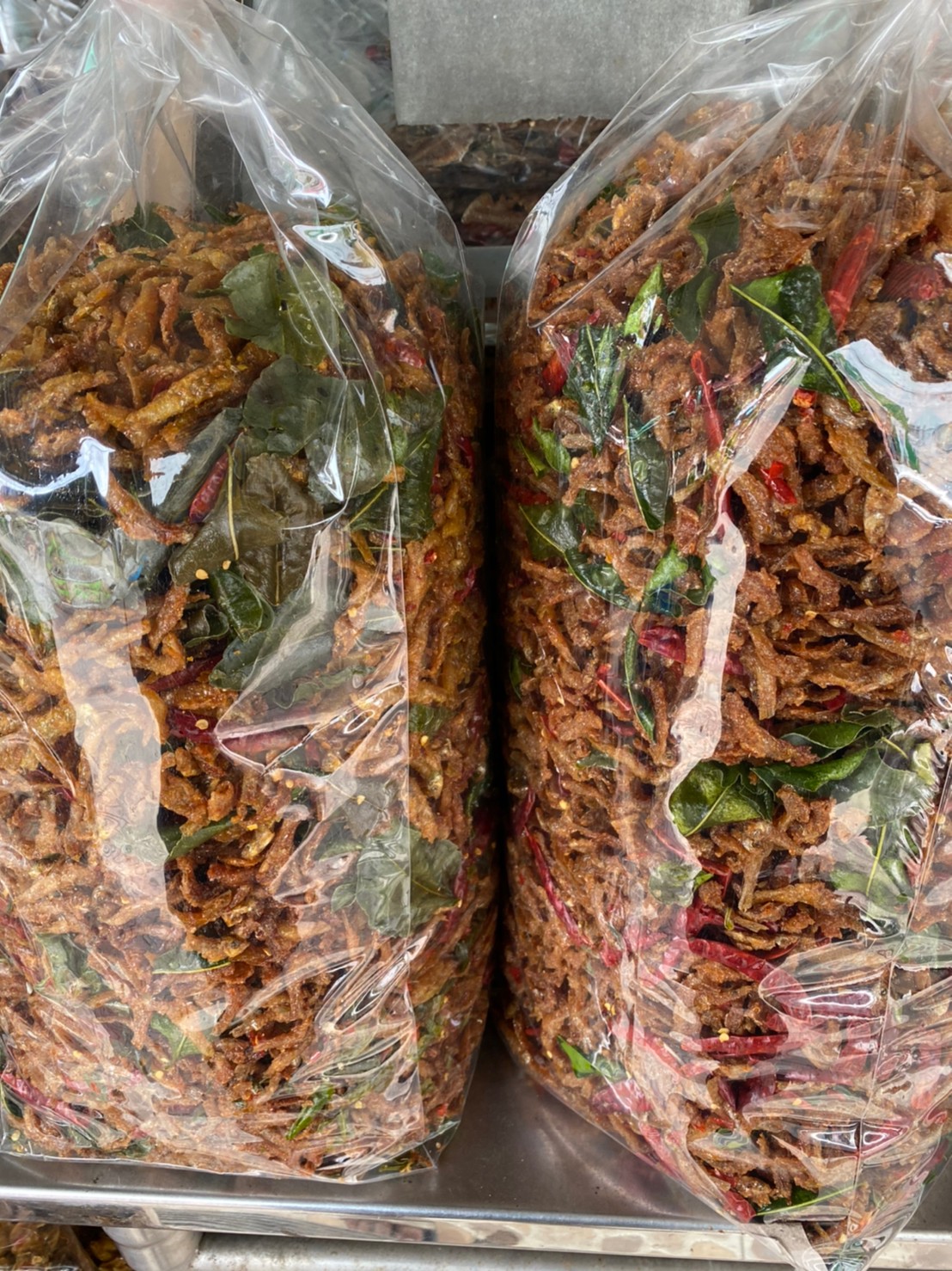 ปลาซิวทอดสมุนไพร ปลาซิวทอดกรอบ นน 500 กรัม ราคาพิเศษ #แม่แขทะเลแห้ง / จัดส่ง ปลาซิวทอดสมุนไพร ครึ่งโล/ ราคา 135 บาท*ส่งฟรี