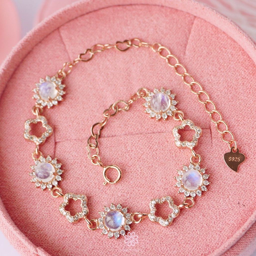Natural Rainbowmoonstone Bracelet Silver 925 , Gift for her , Birthday Gift , Birthstone ราคา 3,500 บาท*ส่งฟรี
