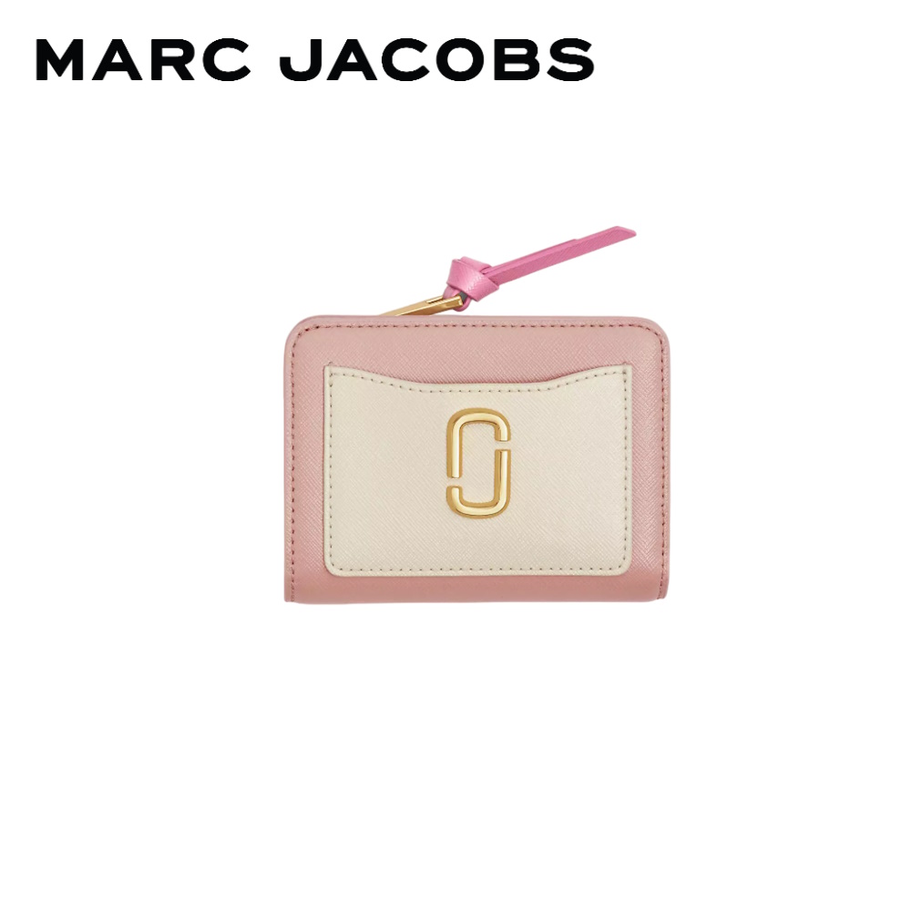 MARC JACOBS THE UTILITY SNAPSHOT MINI COMPACT WALLET FA23 2F3SMP062S07 กระเป๋าสตางค์ ราคา 7,350 บาท*ส่งฟรี