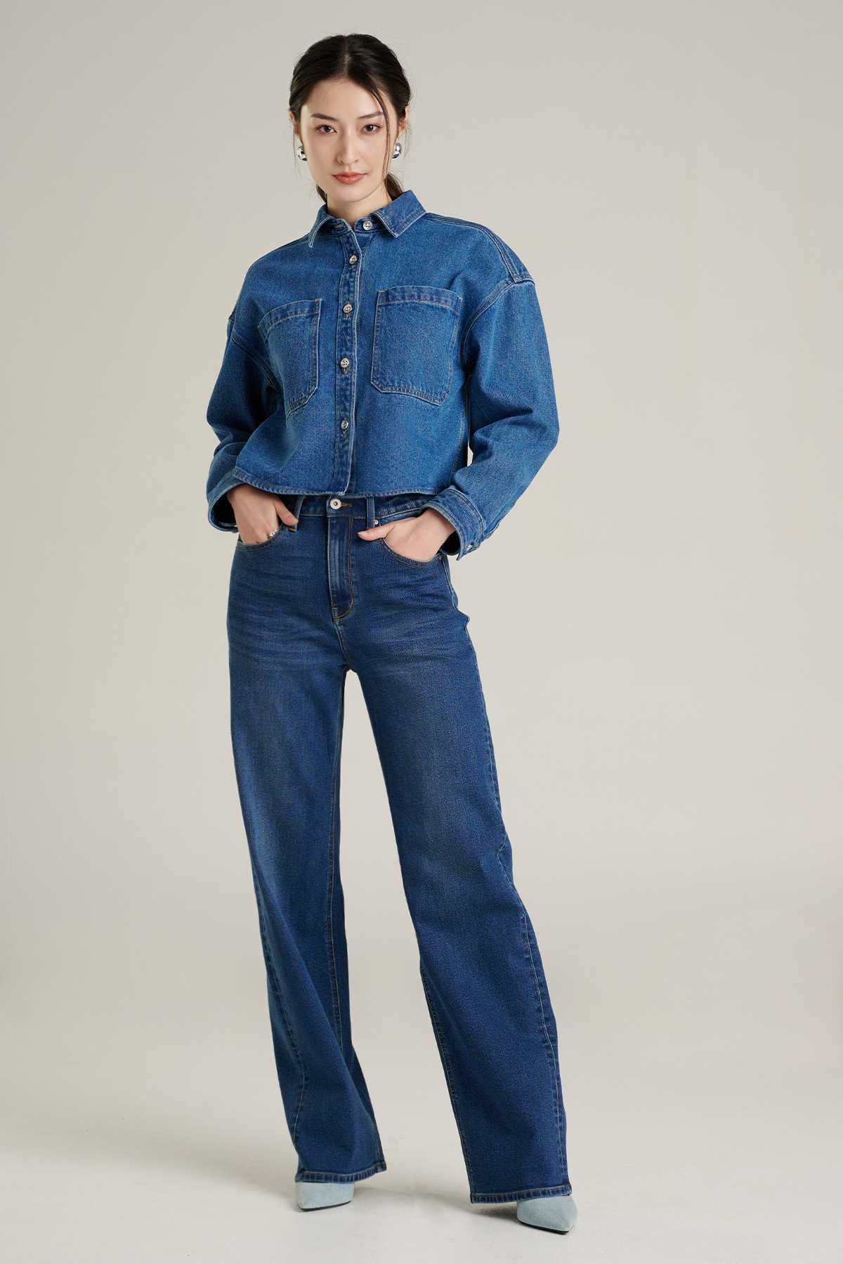 Mc JEANS กางเกงยีนส์ผู้หญิง ทรงกระบอกขากว้าง เอวกลาง มีให้เลือก 2 สี MFIZ237 ราคา 2,036 บาท*ส่งฟรี
